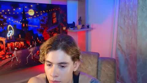 Snapshot of gemdominus chatting on 10.10.25 Gem Dominus online show from 10.10.25