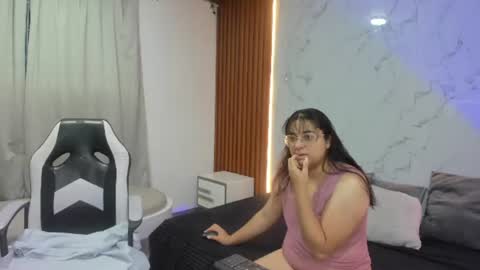 Snapshot of genesis_y_moon chatting on 06.26.26 genesis_y_moon online show from 06.26.26