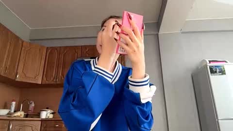 Snapshot of geneviveseay chatting on 09.16.25 Emmi online show from 09.16.25