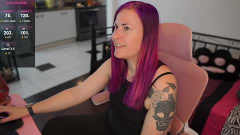 Snapshot of gennyrock chatting on 01.30.25 Genny Rock   and  online show from 01.30.25