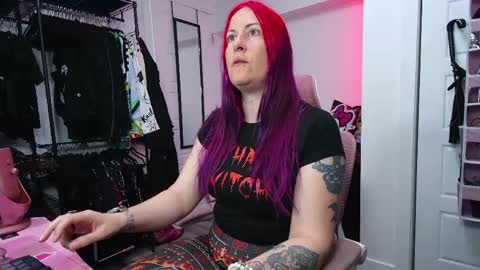 Snapshot of gennyrock chatting on 04.25.26 Genny Rock and online show from 04.25.26