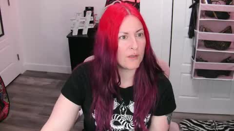Snapshot of gennyrock chatting on 05.03.26 Genny Rock and online show from 05.03.26