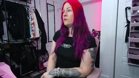 Snapshot of gennyrock chatting on 05.03.26 Genny Rock and online show from 05.03.26