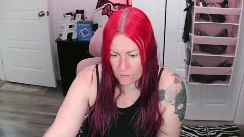 Snapshot of gennyrock chatting on 06.05.26 Genny Rock and online show from 06.05.26