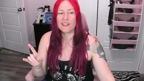 Snapshot of gennyrock chatting on 06.06.26 Genny Rock and online show from 06.06.26