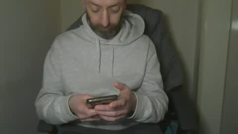 Snapshot of geon2xx chatting on 12.08.24 Geon online show from 12.08.24