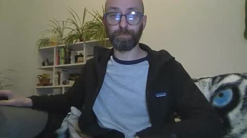 Snapshot of geon2xx chatting on 11.08.25 Geon online show from 11.08.25