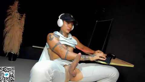 independent model online show from 05.23.26