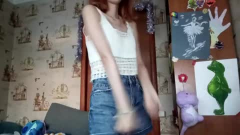 Snapshot of georgianahaeussler chatting on 05.12.26 Ellie online show from 05.12.26