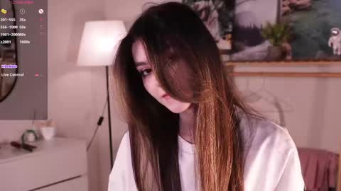 Snapshot of georgiannahearn chatting on 04.17.26 May online show from 04.17.26