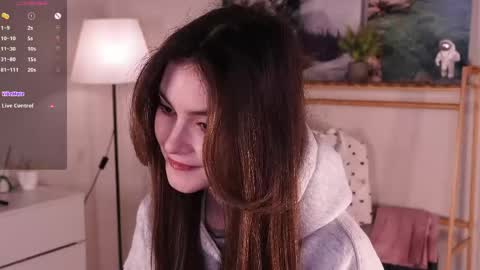 Snapshot of georgiannahearn chatting on 04.18.26 May online show from 04.18.26