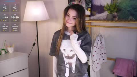 Snapshot of georgiannahearn chatting on 04.28.26 May online show from 04.28.26