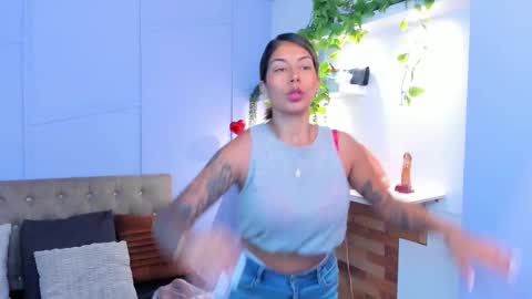 Snapshot of georgina_coule chatting on 10.21.25 Georgina Coule online show from 10.21.25