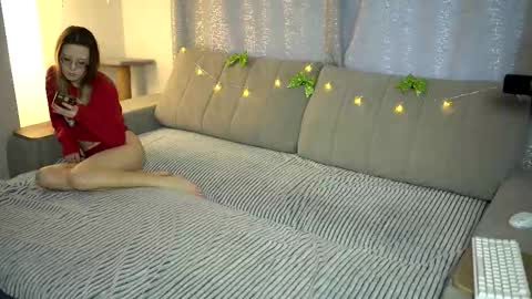 Jean and Isa couple Van online show from 12.23.25