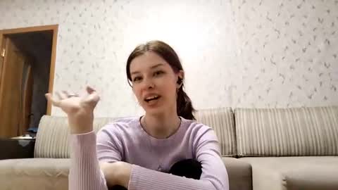 Snapshot of gertrudelyons chatting on 06.24.26 Elly online show from 06.24.26