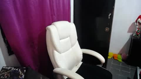 Snapshot of ggemas chatting on 12.16.25 ggemas online show from 12.16.25