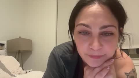 Snapshot of ggstrawberries chatting on 03.24.26 ggstrawberries online show from 03.24.26