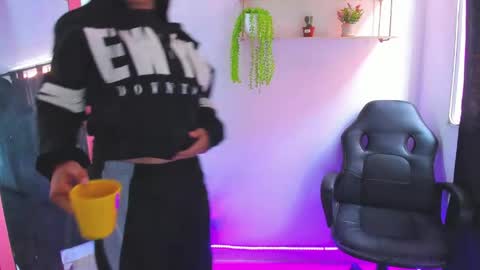 giaaaa   online show from 04.20.26