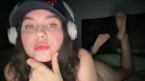 Snapshot of gia_is_horny chatting on 12.04.24 The Queen of Squirt online show from 12.04.24