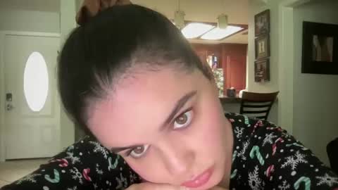 Snapshot of gia_is_horny chatting on 12.05.24 The Queen of Squirt online show from 12.05.24