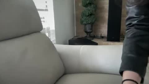 Snapshot of gia_is_horny chatting on 12.26.24 The Queen of Squirt online show from 12.26.24