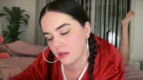 Snapshot of gia_is_horny chatting on 01.10.25 The Queen of Squirt online show from 01.10.25