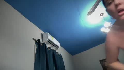 Snapshot of gia_is_horny chatting on 02.07.25 The Queen of Squirt online show from 02.07.25