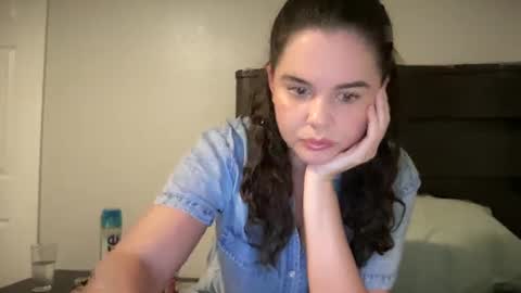 Snapshot of gia_is_horny chatting on 02.27.25 The Queen of Squirt online show from 02.27.25