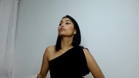 Snapshot of gia_lee10 chatting on 09.25.25 Gia Lee online show from 09.25.25