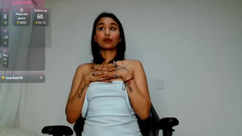Snapshot of gia_lee10 chatting on 10.16.25 Gia Lee online show from 10.16.25