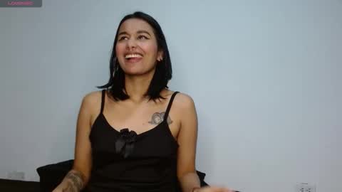 Snapshot of gia_lee10 chatting on 10.18.25 Gia Lee online show from 10.18.25