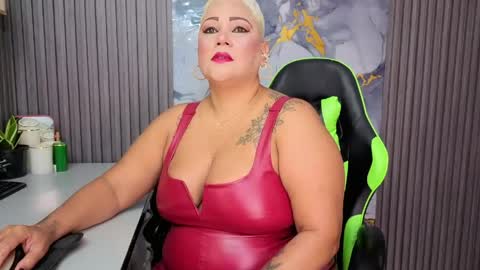 Snapshot of gianellacox chatting on 04.29.26 online show from 04.29.26
