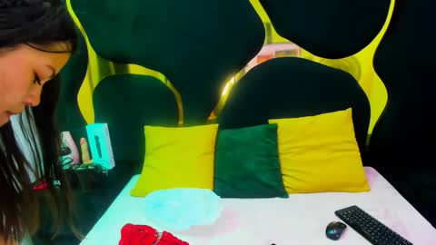 GiannaJohnson online show from 12.04.25