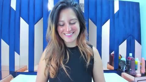 GiaRoussel online show from 01.05.25