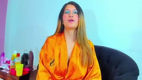 GiaRoussel online show from 01.17.25