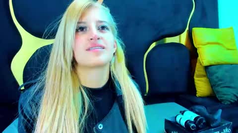 GiaRoussel online show from 12.19.25