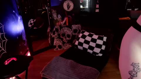 Giggles online show from 12.29.24