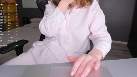 gigihadd online show from 04.20.26