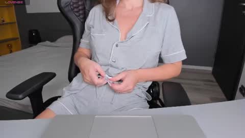 gigihadd online show from 07.05.26