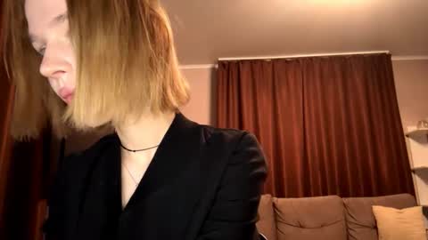 Snapshot of gigikray chatting on 10.14.25 Molly online show from 10.14.25