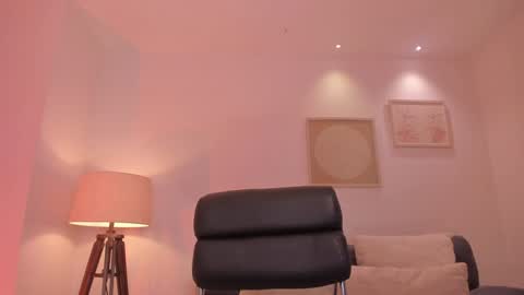 Snapshot of gigilee_ chatting on 12.06.24 GIGI online show from 12.06.24