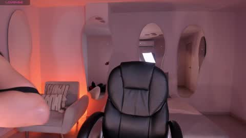 Snapshot of gigilee_ chatting on 12.22.24 GIGI online show from 12.22.24