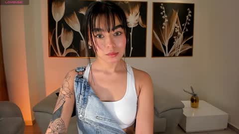 Snapshot of gigilee_ chatting on 12.31.24 GIGI online show from 12.31.24