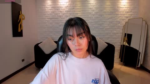 Snapshot of gigilee_ chatting on 01.05.25 GIGI online show from 01.05.25