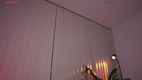 Snapshot of gigilee_ chatting on 09.11.25 GIGI online show from 09.11.25