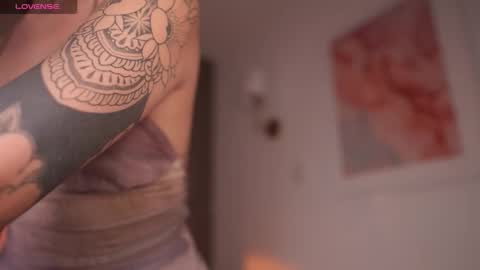 Snapshot of gigilee_ chatting on 09.14.25 GIGI online show from 09.14.25