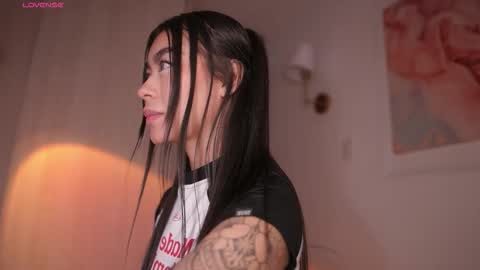 Snapshot of gigilee_ chatting on 10.05.25 GIGI online show from 10.05.25