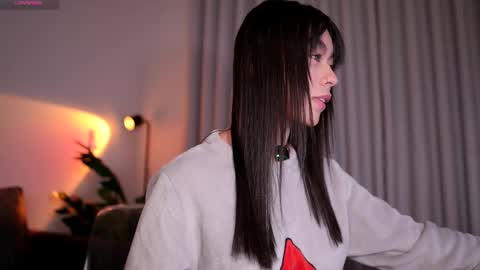 Snapshot of gigilee_ chatting on 12.04.25 GIGI online show from 12.04.25