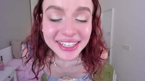 Snapshot of gin_yoon chatting on 01.09.25 Gin online show from 01.09.25