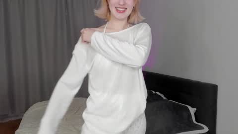 Snapshot of gin_yoon chatting on 09.26.25 Gin online show from 09.26.25